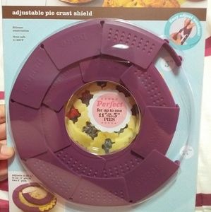 Adjustable silicon pie crust shield